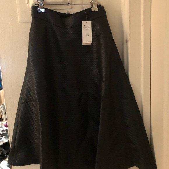 Textured skirt - Picture 1 of 3